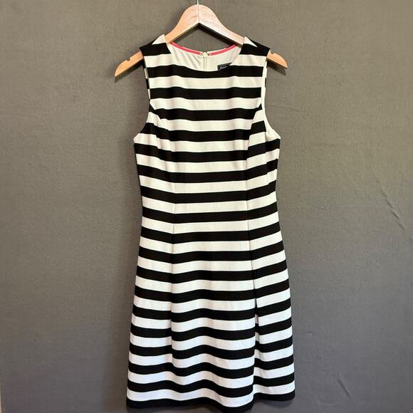 Jessica Howard Black White Sleeveless Textured Striped Fit & Flare Dress Size 10 - Picture 1 of 13